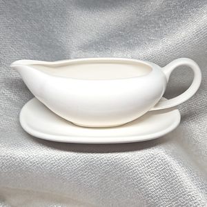 💥LAST CALL💥 Vintage Gravy Boat Set - Signature Japan - Antique White